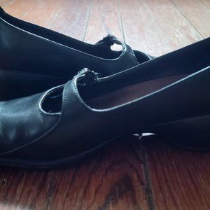 Mary Janes - Size 9 - Black Merrell Emme Spire